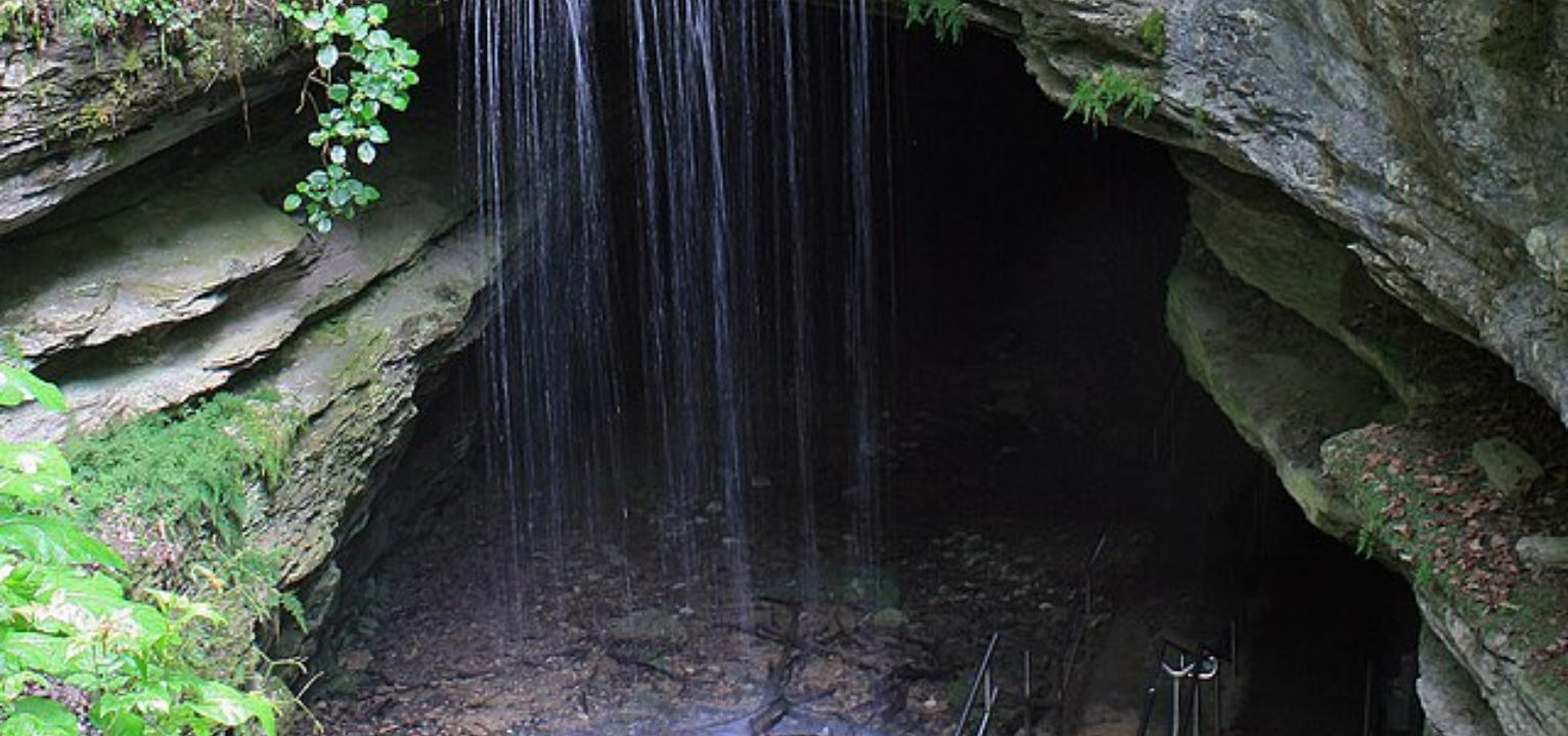 This is a picture of  one of the many caves near Happy Trails RV Park at Cave City, KY.